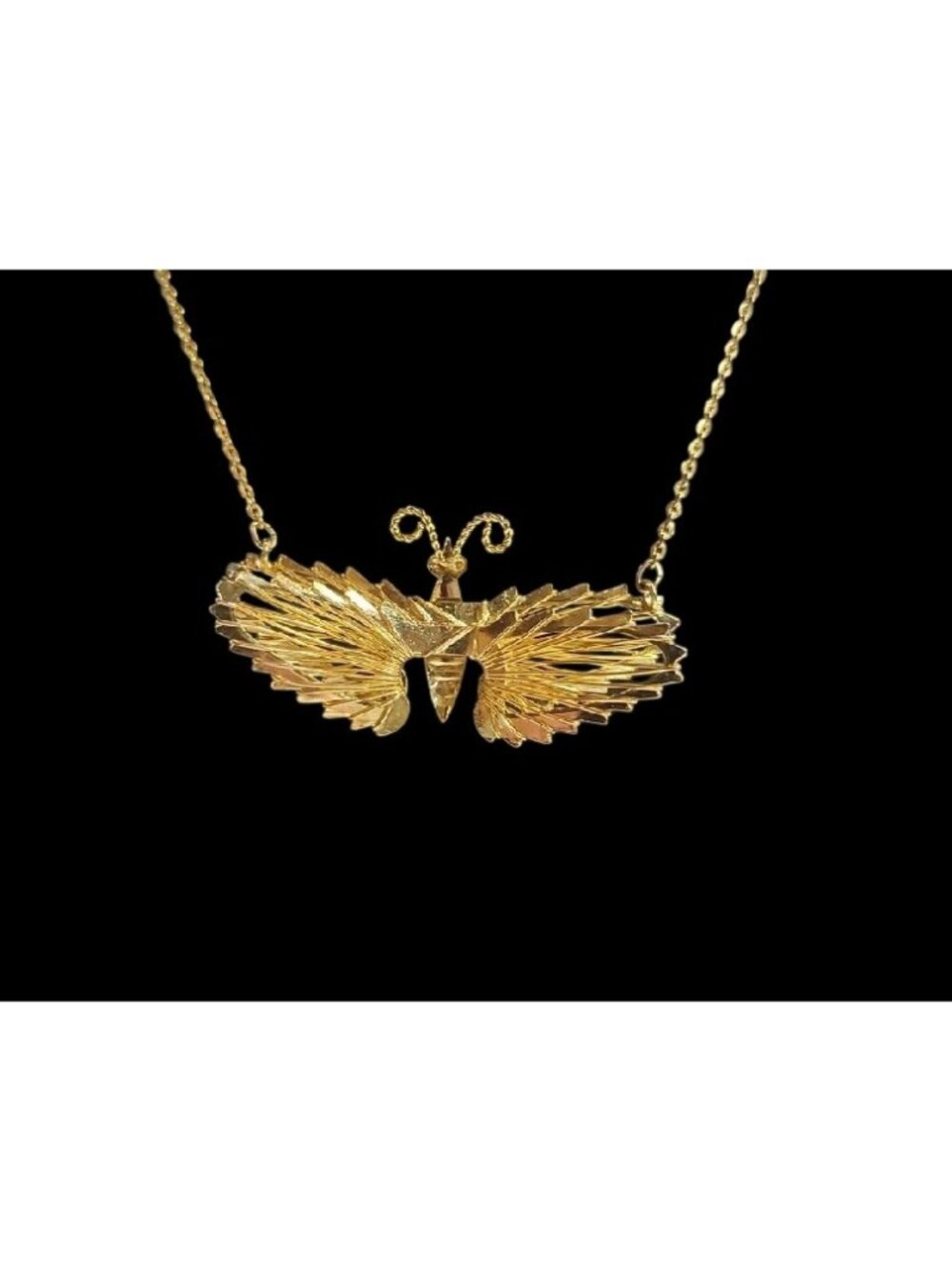 3-D Butterfly Necklace 18" Chain Ladies Gold-Tone